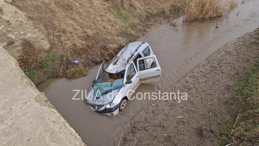 UPDATE Trei persoane implicate într un accident rutier la ieşire din